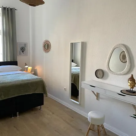 Апартаменты Stadtoase - Im Kiez Von Neukoelln 3zi 100qm