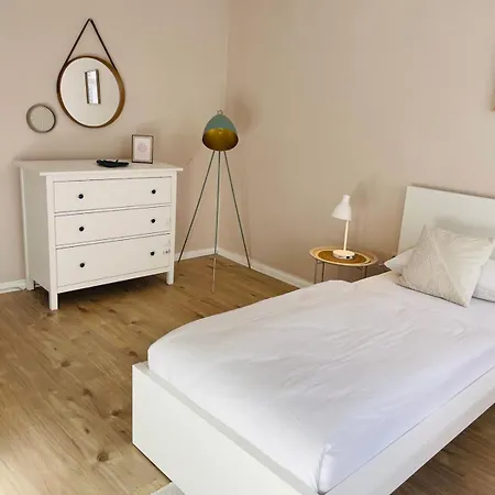 Stadtoase - Im Kiez Von Neukoelln 3zi 100qm Apartmán